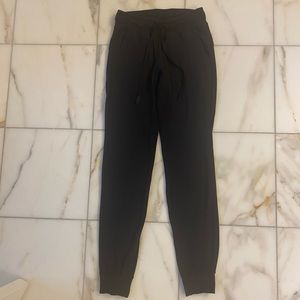 Lululemon joggers size 4